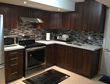 Modern Bsmt Apartment - Separate & Private 5