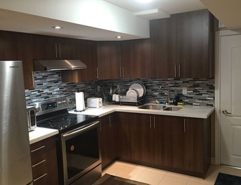 Modern Bsmt Apartment - Separate & Private 4