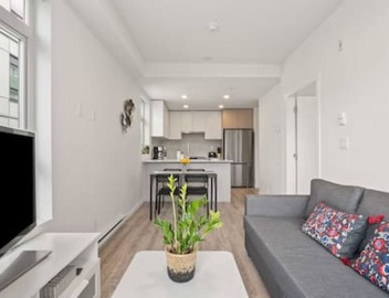 Modern Central 1BR condo, Surrey 3