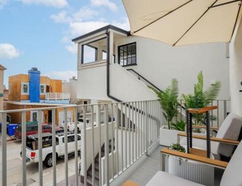 Modern Coastal Studio with Balcony and Parking 3