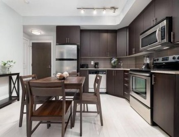 Modern Condo 1 BD 1BA with a Sofabed Downtown 2
