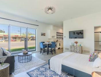 Modern Deluxe Studio Suite in lovely Oak Park! 4