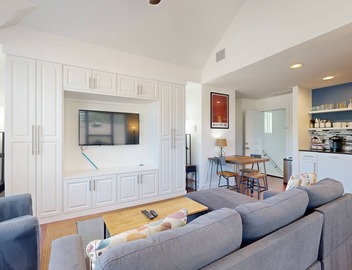 Modern, Dog-Friendly Flat with WiFi & Garage Parking - Unbeatable Location 4