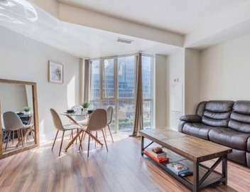 Modern Down Town Condo Near CN Tower with Fast WiFi 4