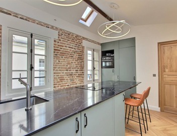 Modern, elegant 2 BD 2 BTH, in the Marais, insurance included 5