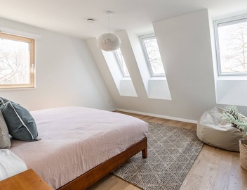 Modern House in Toronto Beach Neighborhood 4