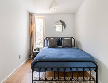 Modern House in Toronto Beach Neighborhood 5