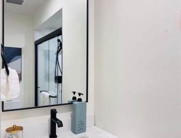 Modern King Room Private Ensuite Vancouver West 5