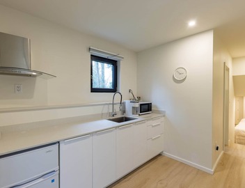 Modern King-Size Guest Suite w/AC 2