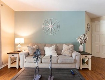 Modern King Suite Deluxe Living Cali 5