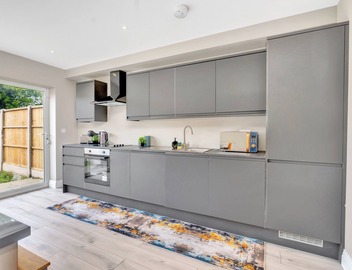 Modern Luxury 5 minutes from Heathrow Airport 3