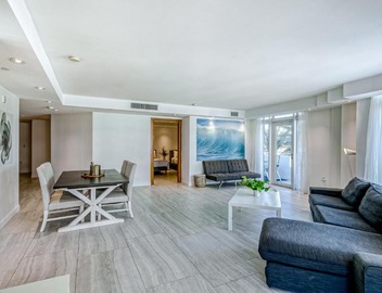 Modern Ocean Drive Condo in the Heart of Sobe! 5