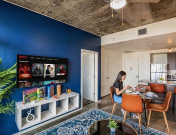 Modern PHX Apt w/Pool, Gym, Balcony + W/D 3