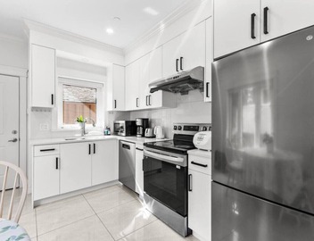 Modern Private 3BR House Vancouver 3