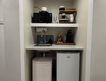 Modern Private Suite Near Capitol Hill & RFK. private entrance 3