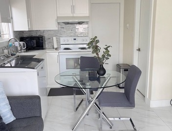 Modern & Spacious 1BR ~ minutes away from Main St. 3