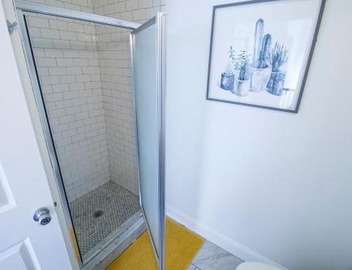 Modern & Spacious 4-Bedroom Apartment in Roxbury 3