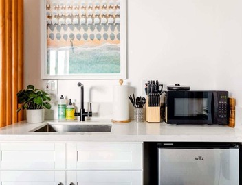 Modern Studio | 10min to LAX & SoFi + Patio & WiFi 3