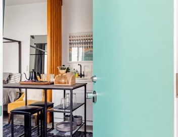 Modern Studio | 10min to LAX & SoFi + Patio & WiFi 4