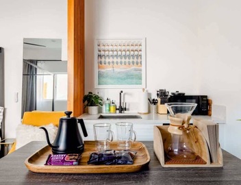 Modern Studio | 10min to LAX & SoFi + Patio & WiFi 5
