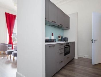 Modern Studio Apartment in prime central location 5