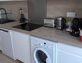 *Modern two-room apartment with balcony and unobstructed view*. 3