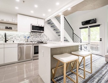 Modern & Unique Pearl street condo 3