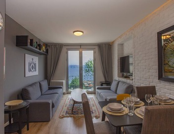 Modern Waterfront Apt. with a Striking View 3