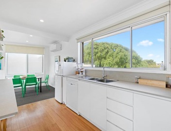 Moody's Beach Apartment 5