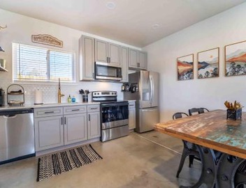 Morrison Getaway - 2BR House BBQ Free Parking 4