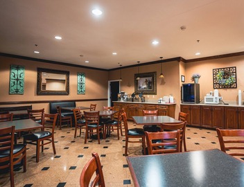 Mountain Inn & Suites 3
