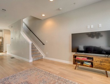 Mountain-view Rooftop Deck: Denver Townhome 3
