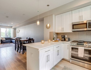 Mountain-view Rooftop Deck: Denver Townhome 4