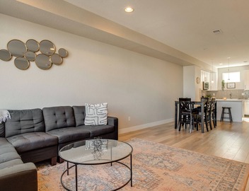 Mountain-view Rooftop Deck: Denver Townhome 5