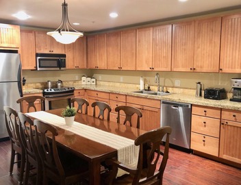 Mountainside SKI-IN/SKI-OUT Newly updated 3 BR Condo 3 full bath, pool, hot tub 2