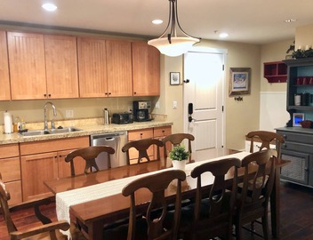 Mountainside SKI-IN/SKI-OUT Newly updated 3 BR Condo 3 full bath, pool, hot tub 4