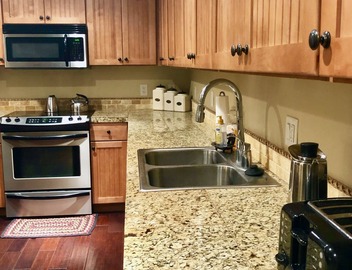 Mountainside SKI-IN/SKI-OUT Newly updated 3 BR Condo 3 full bath, pool, hot tub 5