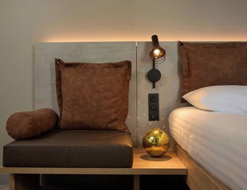 Moxy Nice 3