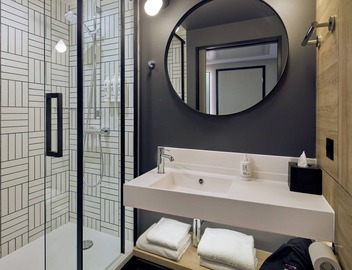 Moxy Nice 4