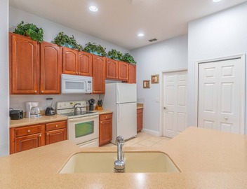 Near Disney and USTA tennis campus - Pool Villa on the Lake - Stunning Views! 3