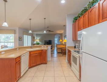 Near Disney and USTA tennis campus - Pool Villa on the Lake - Stunning Views! 4