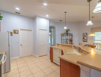 Near Disney and USTA tennis campus - Pool Villa on the Lake - Stunning Views! 5