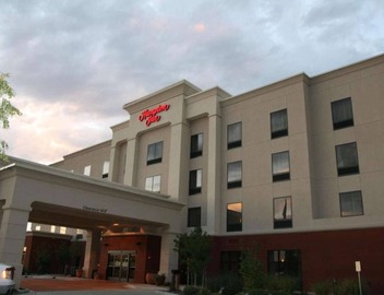 Near Riverdale Golf | Pool + Free Breakfast 2