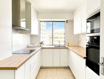 Near the Trendy Oberkampf District, Fully Renovated Apartment for 6 People 2