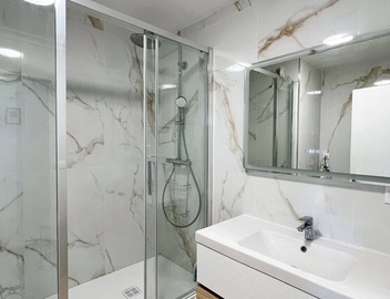 Near the Trendy Oberkampf District, Fully Renovated Apartment for 6 People 4
