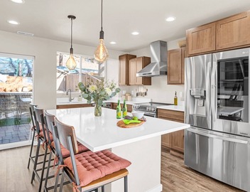 NEW Central 2BR/2.5BA w/Sauna, Walk to Pearl St 2