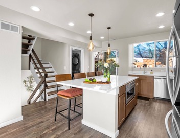 NEW Central 2BR/2.5BA w/Sauna, Walk to Pearl St 3