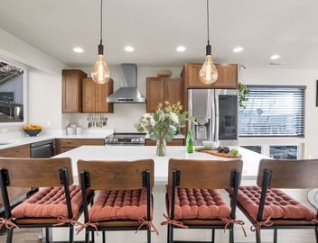 NEW Central 2BR/2.5BA w/Sauna, Walk to Pearl St 4
