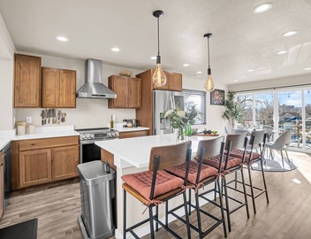 NEW Central 2BR/2.5BA w/Sauna, Walk to Pearl St 5