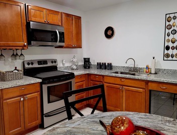 New, Cozy & peaceful stay, 30 minutes from New Orleans. Family and pet friendly! 3